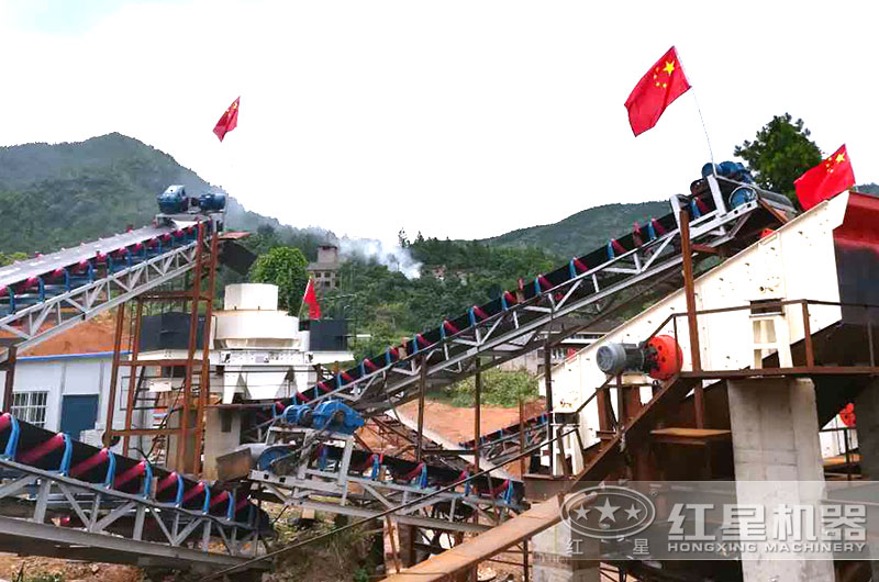 安徽客戶石頭粉砂機(jī)工作現(xiàn)場(chǎng)