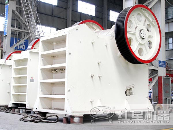 粉碎花崗巖選用750顎破機，效果不錯，性價比更高