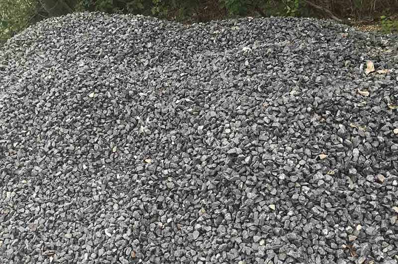 鋪路、修路用的瓜子石破碎機(jī)多少錢一套