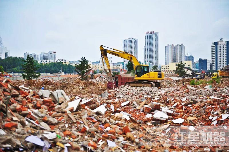 建筑廢料磚渣破碎機(jī)多少錢一套？用移動(dòng)破碎機(jī)效果好嗎？