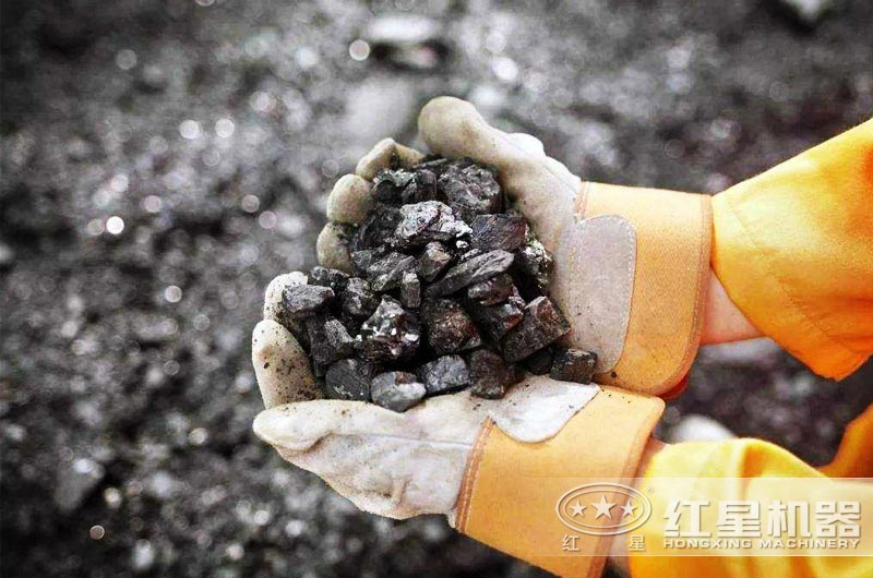 破碎鐵礦石選用哪種破碎機(jī)好？（時產(chǎn)要求在100-300噸 ）