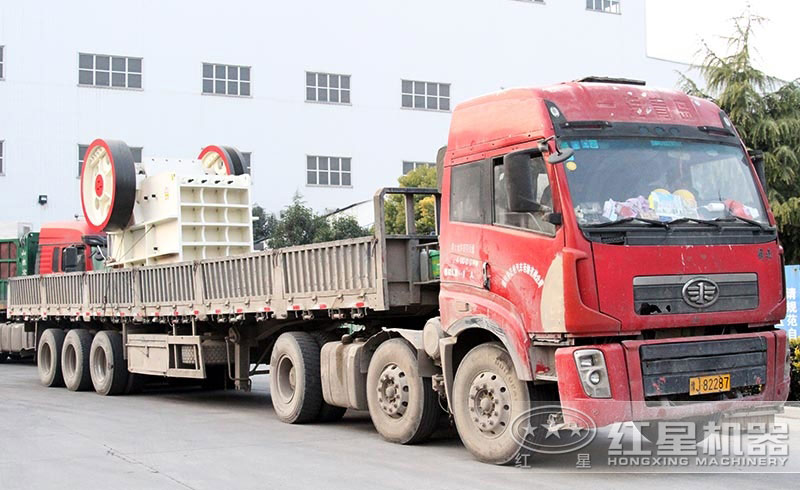 人工破碎混凝土用什么機器？選擇顎破機，大產(chǎn)量，運行可靠